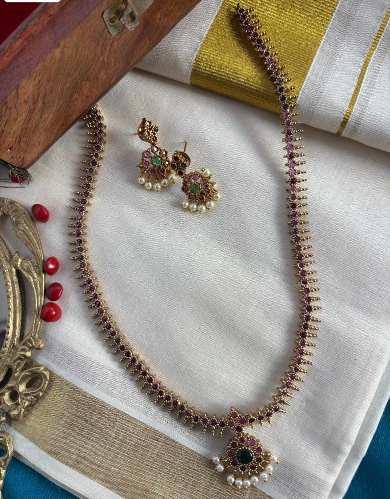 Vedhika Neckset long