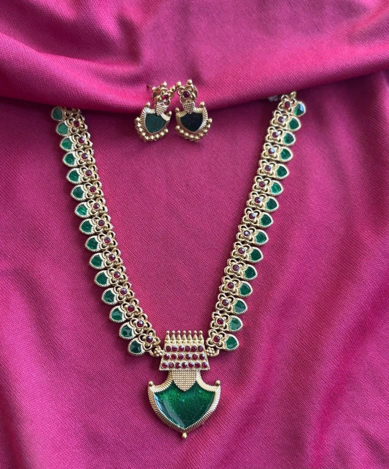 Vidhya Necklace