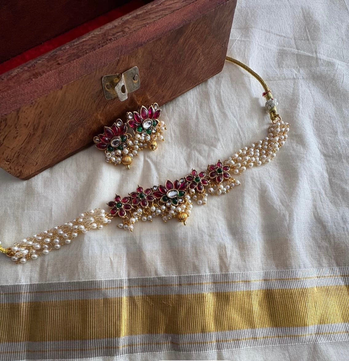 Pearl choker