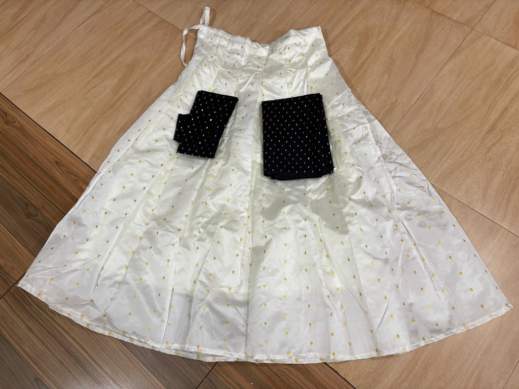 Dots and diamond davani
