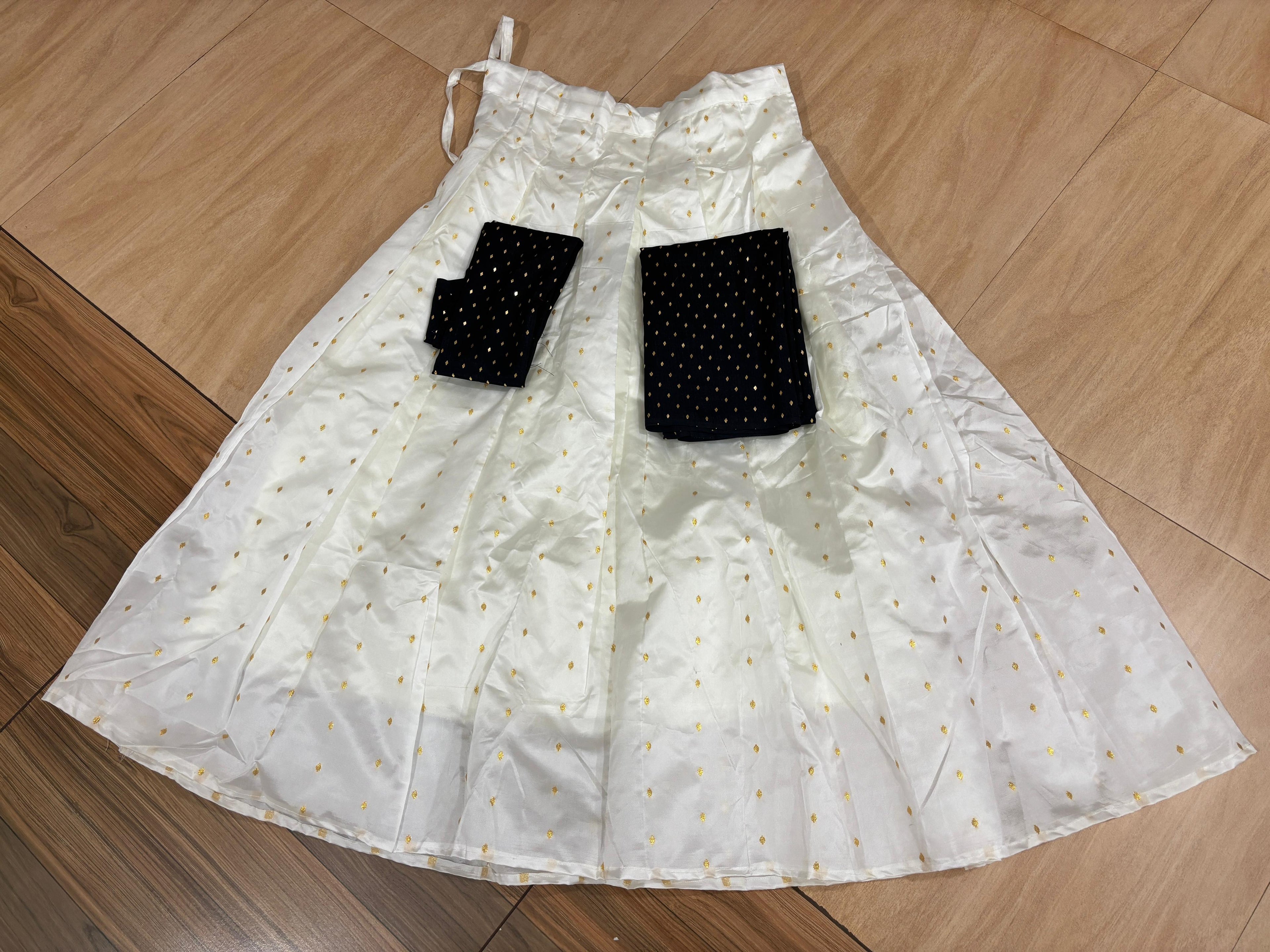 Dots and diamond davani