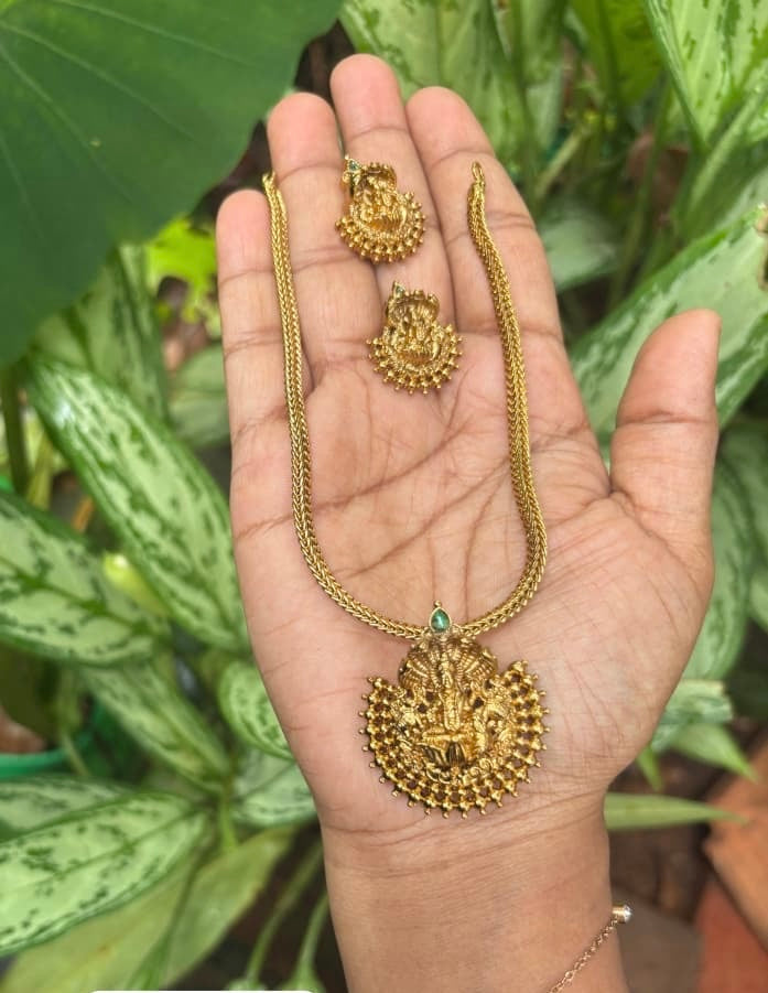 Pendent chain