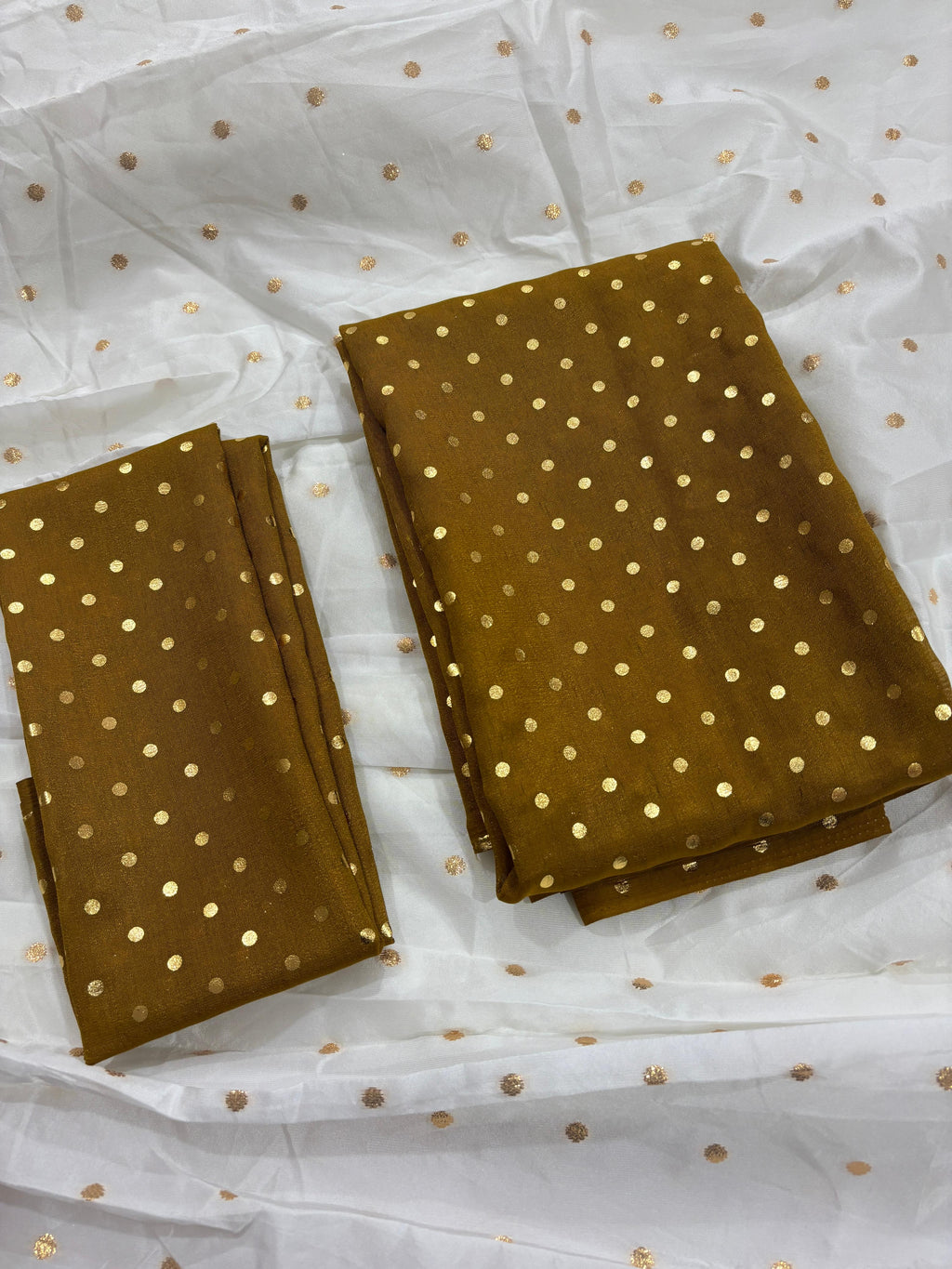 Dots and diamond davani