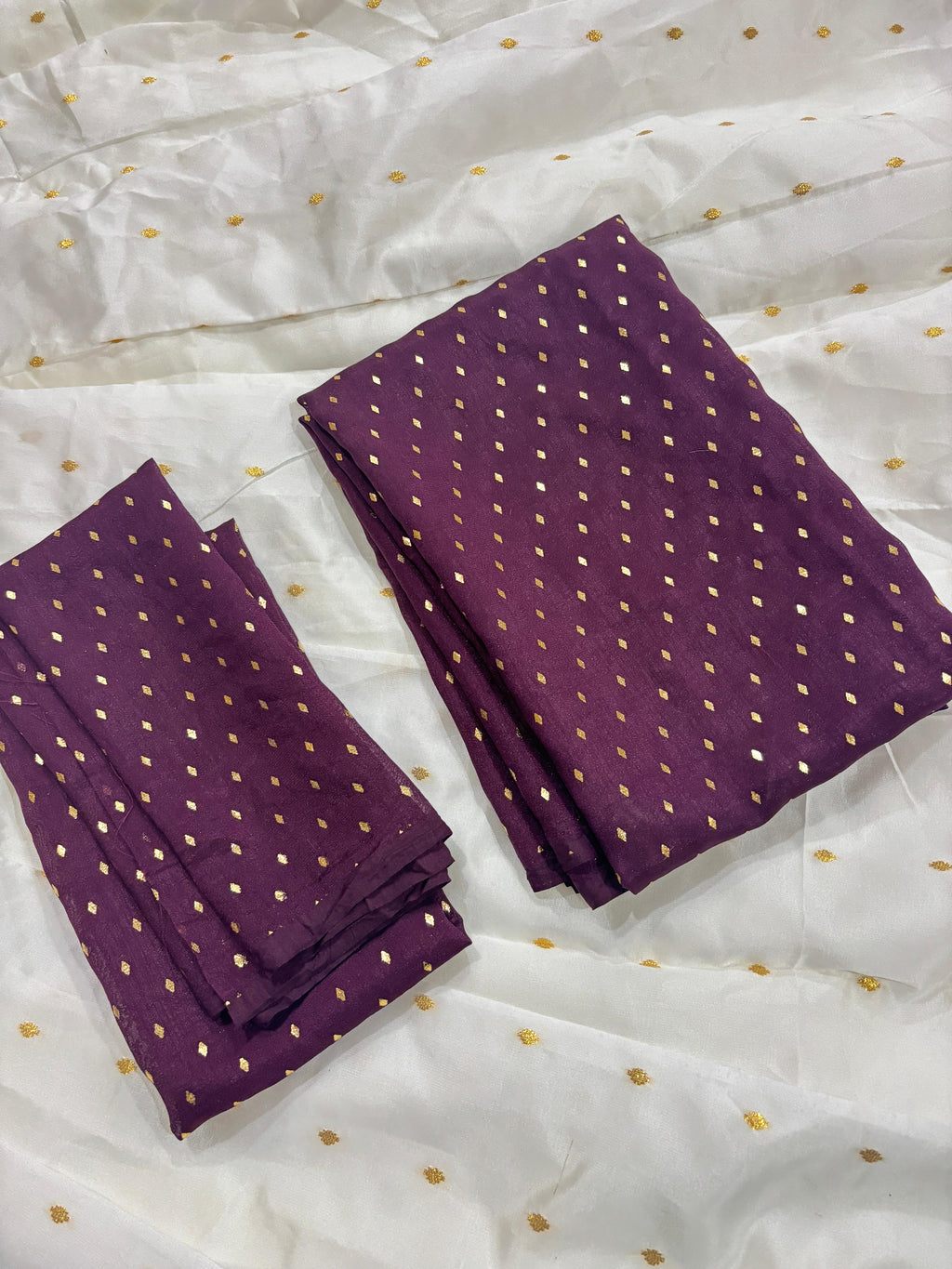 Dots and diamond davani