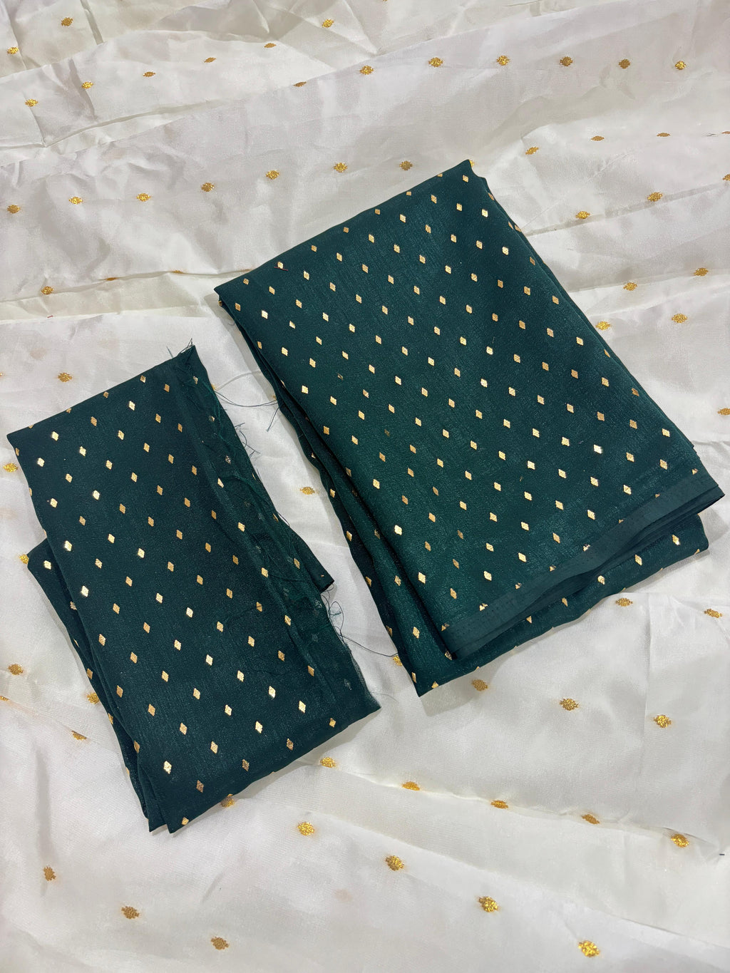 Dots and diamond davani