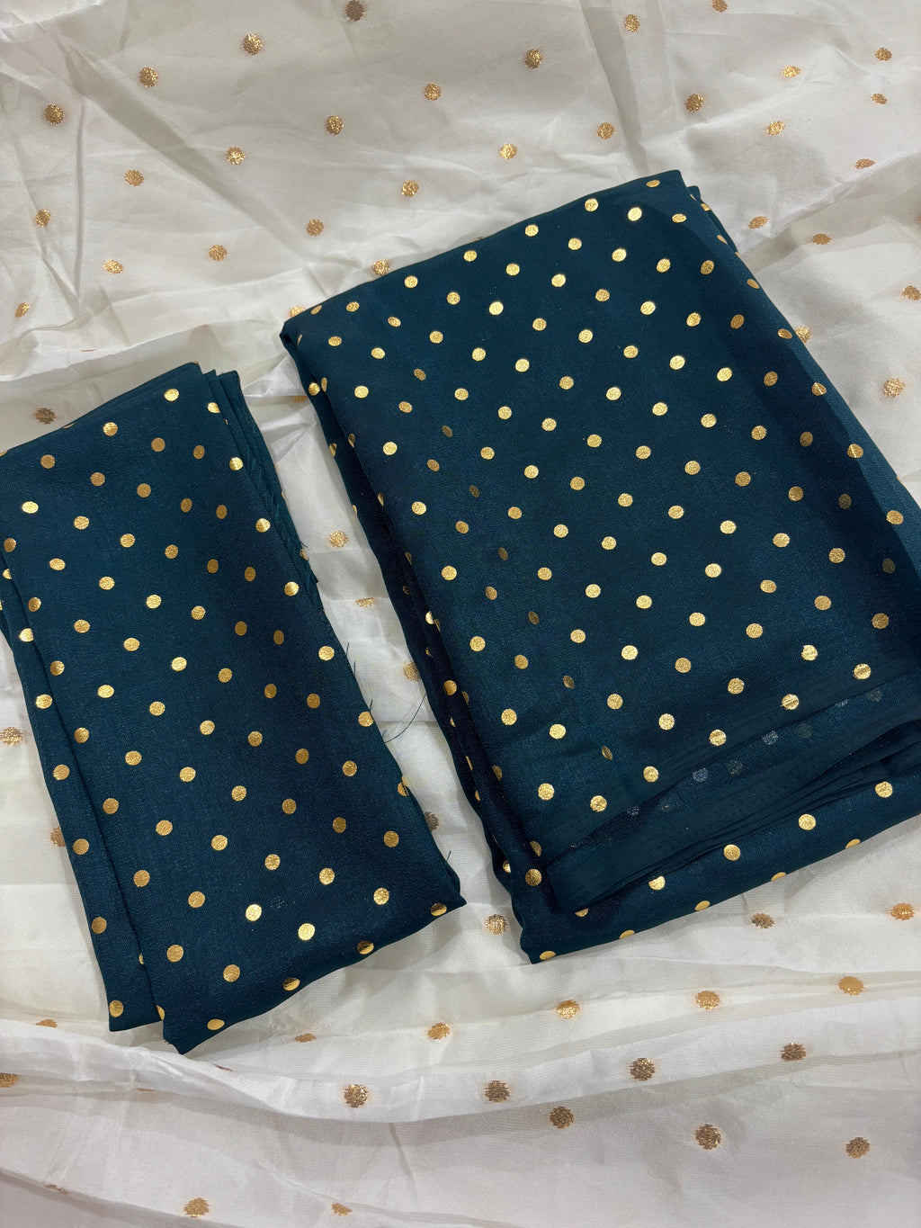 Dots and diamond davani