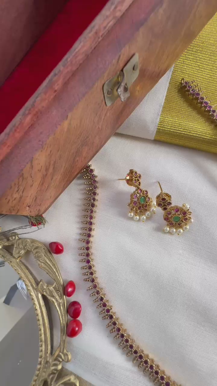 Vedhika Neckset long