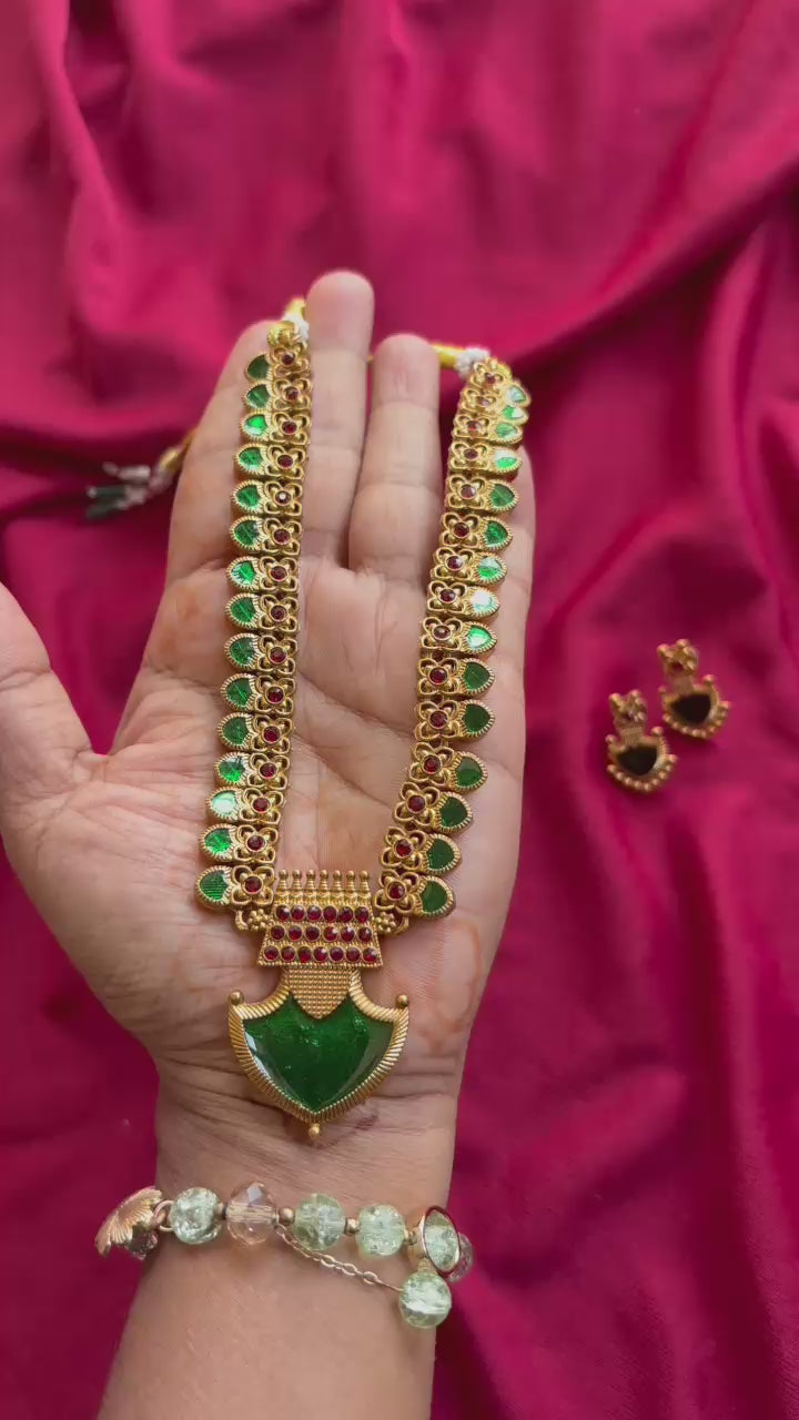 Vidhya Necklace
