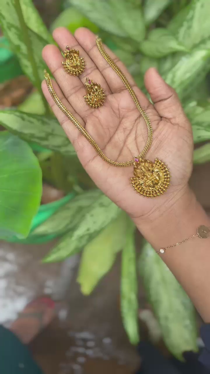 Pendent chain