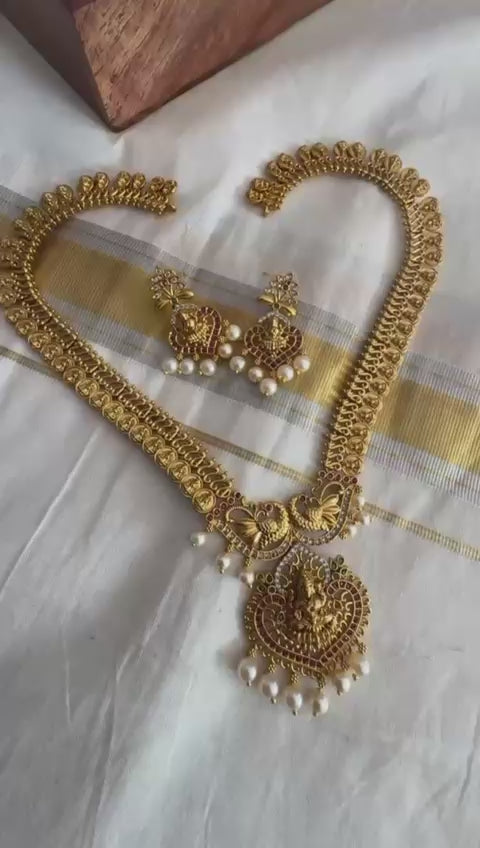 Lakshmi long neckset