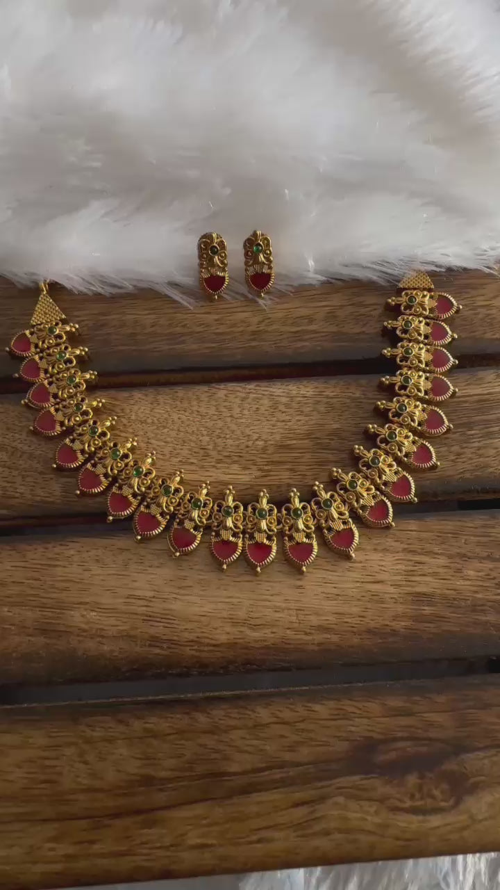Green and Red Neckset